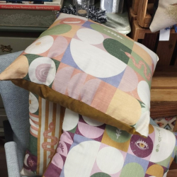 União entre o boho místico e a estética artesanal.