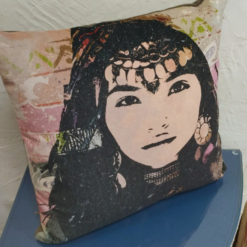 Almofada Indígena em Veludo